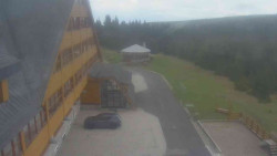 Parkoviště a hlavní vchod