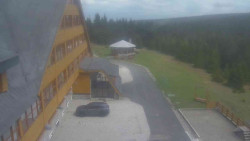 Parkoviště a hlavní vchod