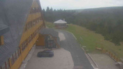 Parkoviště a hlavní vchod