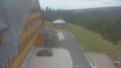 Parkoviště a hlavní vchod