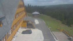 Parkoviště a hlavní vchod