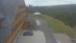 Parkoviště a hlavní vchod