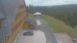 Parkoviště a hlavní vchod