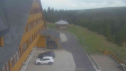 Parkoviště a hlavní vchod