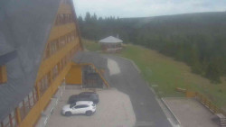 Parkoviště a hlavní vchod