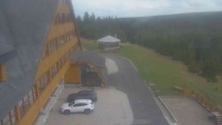 Parkoviště a hlavní vchod