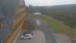 Parkoviště a hlavní vchod