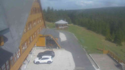 Parkoviště a hlavní vchod