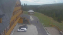 Parkoviště a hlavní vchod
