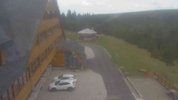 Parkoviště a hlavní vchod