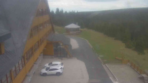 Sporthotel Kurzovní - Parkoviště a hlavní vchod - 12.5.2026 v 16:40 Sporthotel Kurzovní - Parkoviště a hlavní vchod - 12.5.2026 v 16:40