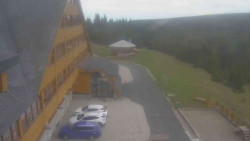 Parkoviště a hlavní vchod
