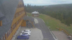 Parkoviště a hlavní vchod