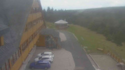 Parkoviště a hlavní vchod