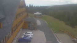 Parkoviště a hlavní vchod