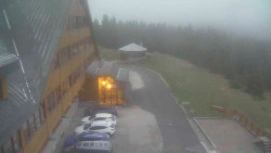 Parkoviště a hlavní vchod