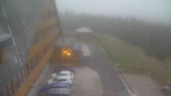 Parkoviště a hlavní vchod