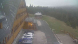 Parkoviště a hlavní vchod