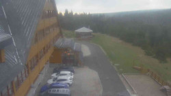 Parkoviště a hlavní vchod