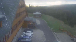 Parkoviště a hlavní vchod
