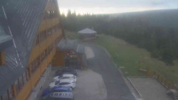 Parkoviště a hlavní vchod
