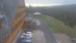 Parkoviště a hlavní vchod