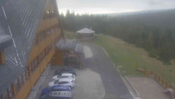 Parkoviště a hlavní vchod