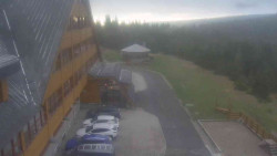 Parkoviště a hlavní vchod