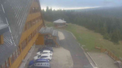 Parkoviště a hlavní vchod