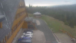 Parkoviště a hlavní vchod