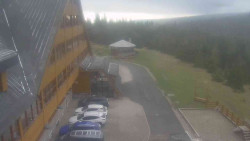 Parkoviště a hlavní vchod