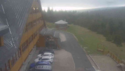 Parkoviště a hlavní vchod
