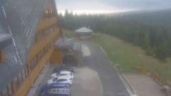Parkoviště a hlavní vchod