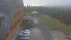 Parkoviště a hlavní vchod