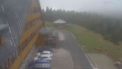 Parkoviště a hlavní vchod