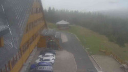 Parkoviště a hlavní vchod