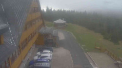 Parkoviště a hlavní vchod