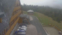 Parkoviště a hlavní vchod