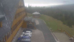 Parkoviště a hlavní vchod