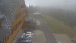 Parkoviště a hlavní vchod