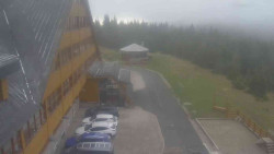 Parkoviště a hlavní vchod