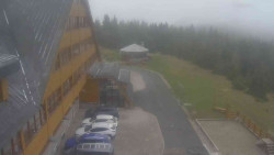 Parkoviště a hlavní vchod