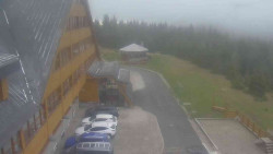 Parkoviště a hlavní vchod