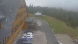 Parkoviště a hlavní vchod
