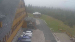 Parkoviště a hlavní vchod