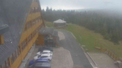 Parkoviště a hlavní vchod