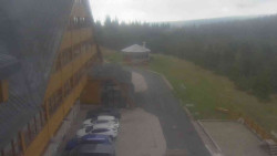 Parkoviště a hlavní vchod
