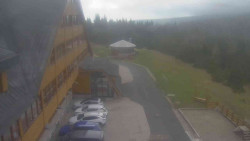 Parkoviště a hlavní vchod