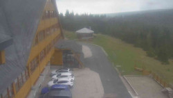 Parkoviště a hlavní vchod