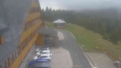 Parkoviště a hlavní vchod